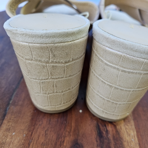 Ann Taylor Women's Block Heels - Picture 8 of 9